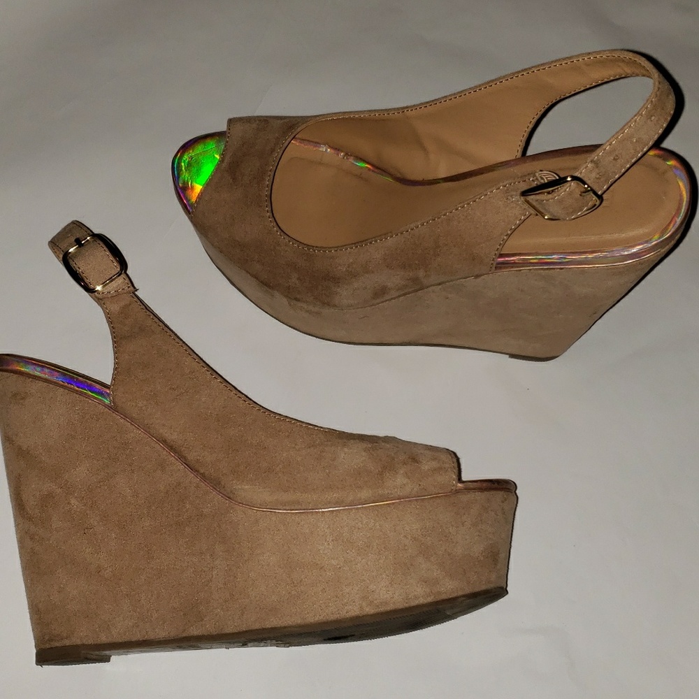 Forever 21 wedge size 7 tan suede